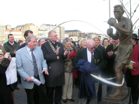 Tony himself, pulling off the veil at the unveiling of this lifesize sculpture commission